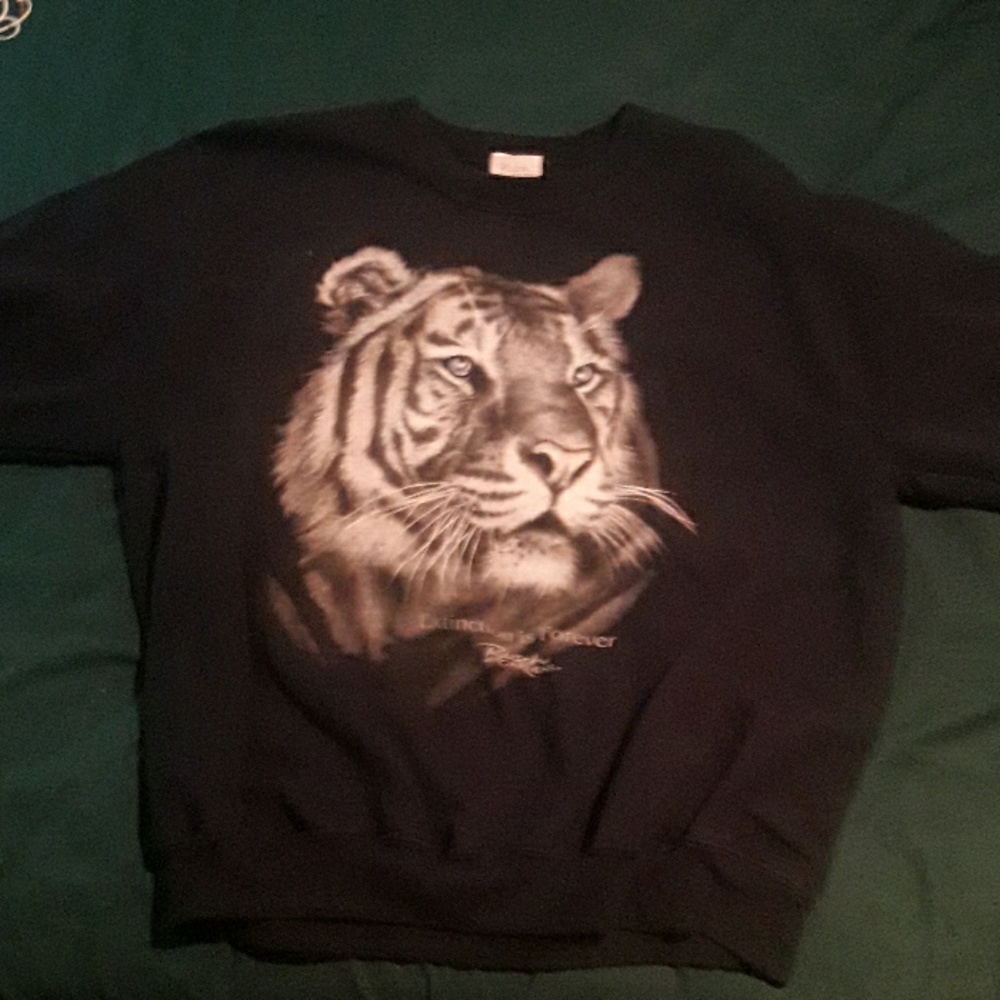 Rare BuschGardens "Extinction is Forevever Sweater